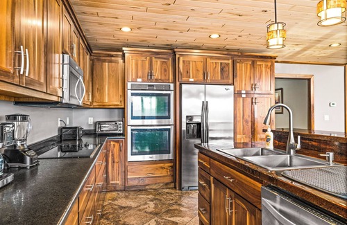 Duluth House | Spacious 5-Bedroom Home with Stunning Views & Privacy, 10 Miles from downtown
