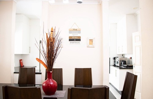 Gaborone House | Spacious 5-bedroom house in charming and peaceful Gaborone North with a garden