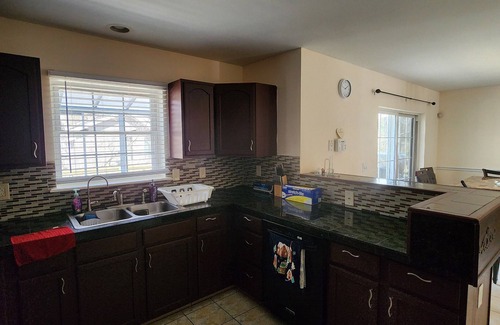 Bushkill House | Spacious 5-bedroom house enjoyable Bushkill w/AC - game room - WiFi -EV charger