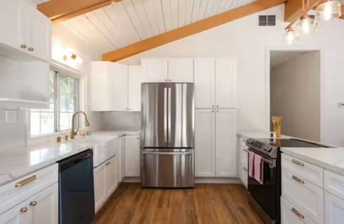 Bostonia House | Spacious 5-bedroom house in lovely San Diego, with big backyard and huge pool.