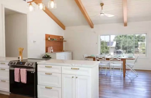 Bostonia House | Spacious 5-bedroom house in lovely San Diego, with big backyard and huge pool.