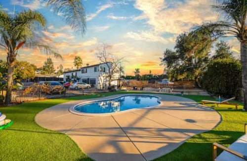 Bostonia House | Spacious 5-bedroom house in lovely San Diego, with big backyard and huge pool.