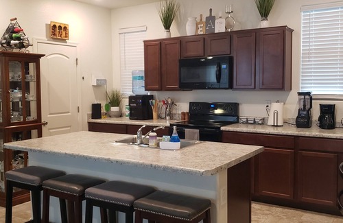Goodyear House | Spacious 5-bedroom house in marvelous Goodyear with AC, WiFi