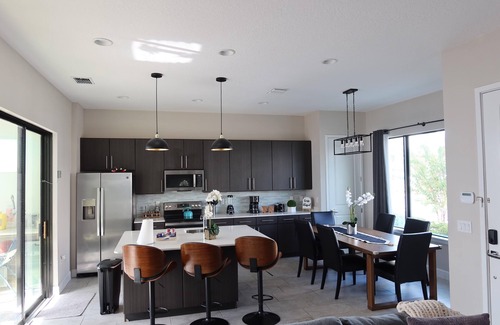 Loughman House | Spacious 5-bedroom house with AC and fitness room in fabulous Loughman