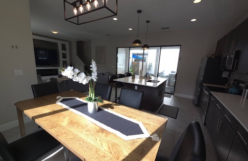 Loughman House | Spacious 5-bedroom house with AC and fitness room in fabulous Loughman
