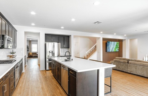 Winchester House | Spacious 5-bedroom house with AC, WiFi in awesome Murrieta