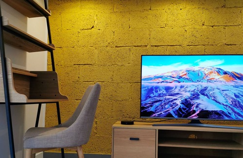 Limoges House | Spacious 5-Bedroom House in Limoges: Near CHU, Parking, Air Conditioning