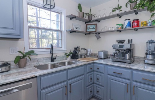 Jackson House | Spacious 5-bedroom house in charming Jackson with AC