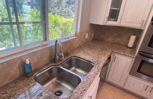 Mount Helix House | Spacious 5-bedroom house in lovely La Mesa with stunning views, lots of space