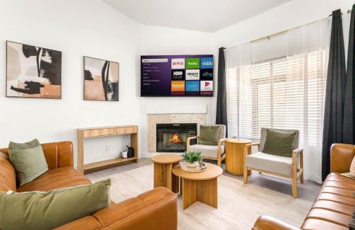 North Las Vegas House | Spacious 5 Bedroom House with Heated Pool and Jacuzzi