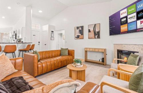 North Las Vegas House | Spacious 5 Bedroom House with Heated Pool and Jacuzzi