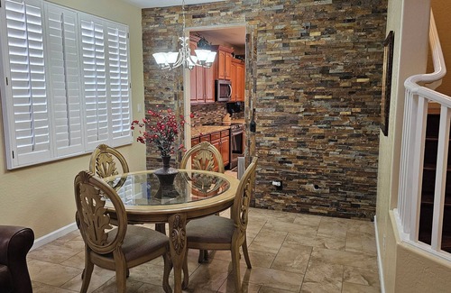 Maryvale House | Spacious 5-bedroom house 3 min from Cardinals Stadium and West Gate shopping