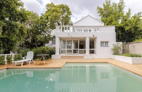 Greater Johannesburg Metropolitan Area House | Spacious 5-bedroom house in amazing Sandton with AC