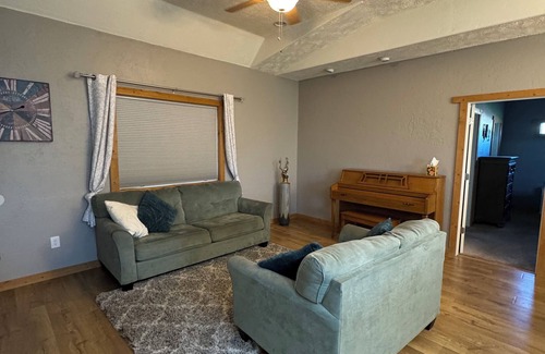Cowley House | Spacious 5-bedroom house in charming Cowley with AC and a view of the Pryor Mtns