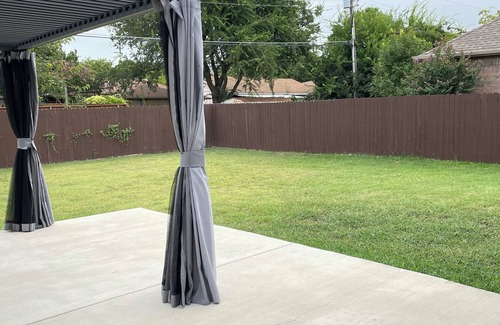 Dallas House | Spacious 5-bedroom house in beautiful Dallas with AC