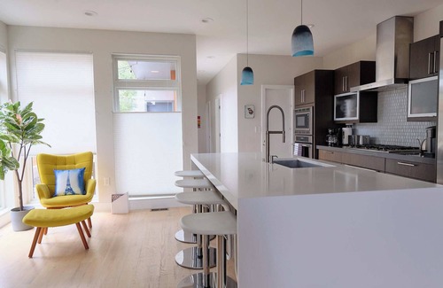 Highland House | Spacious 5-bedroom house with WiFi, AC in walkable LoHi Denver