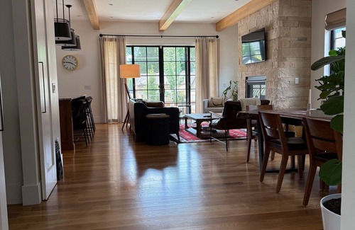 Washington Park House | Spacious 5-bedroom house 3 blocks from Wash Park
