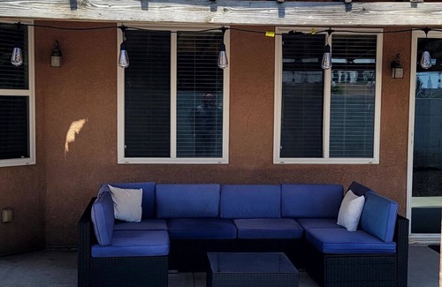 Roosevelt House | Spacious 5-bedroom house with WiFi, AC in welcoming Fresno