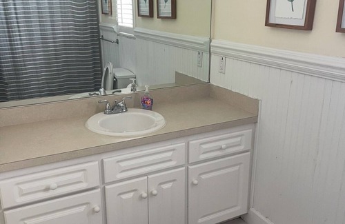 Hyde Park House | Spacious 5-bedroom house in Tampa, walk to Old Hyde Park Village. Fast WiFi,