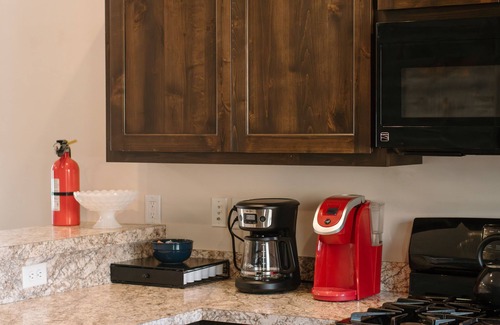 Cody House | Spacious 5-bedroom house with AC, 5 minutes from downtown in charming Cody