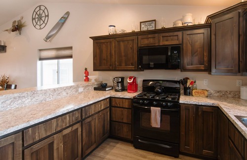 Cody House | Spacious 5-bedroom house with AC, 5 minutes from downtown in charming Cody