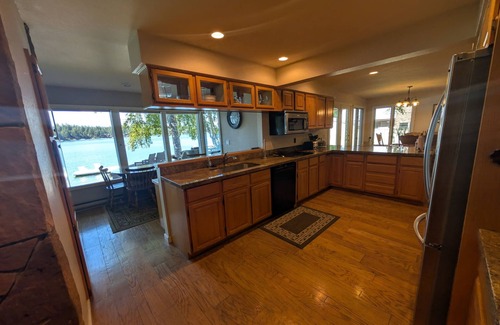 Kalispell House | Spacious 5-bedroom lake house on Lake Blaine