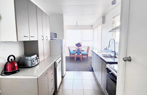Johnsonville House | Spacious 5-bedroom house in awesome Wellington with AC