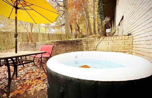 East Memphis House | Spacious 5-Bedroom Retreat in Memphis with Hot Tub, Game Room and BBQ