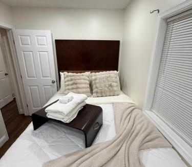 North Bethesda House | Spacious 5 bedroom single family home sleeps 12 with driveway near DC