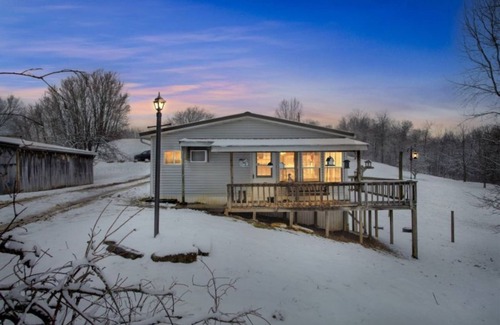 Sharpsburg House | Spacious 5-bedroom house in Peaceful Chesterhill Free WiFi & Full Privacy.