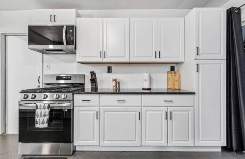 Lincoln Acres House | Spacious 5-bedroom POOL House with WiFi and AC in charming Chula Vista