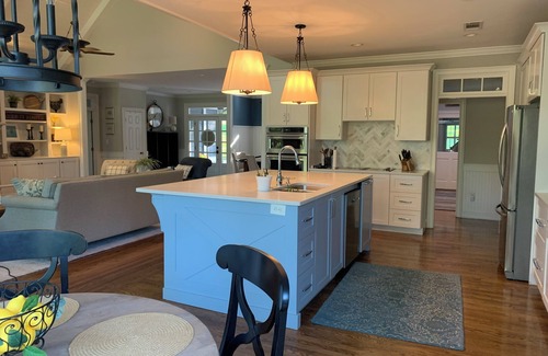 Dawsonville House | Spacious 5-bedroom LAKE house on Lake Lanier near North Georgia mountains.