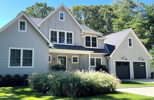 East Hampton House | Spacious 5-bedroom house in tranquil East Hampton with WiFi and AC