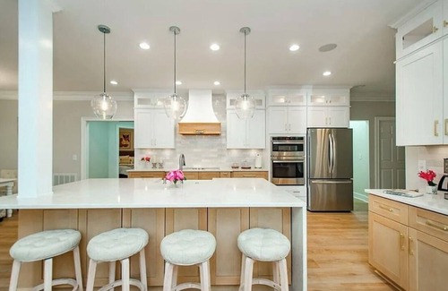 Gainesville House | Spacious 5-bedroom house in charming Gainesville lake side with WiFi, Hot Tub.