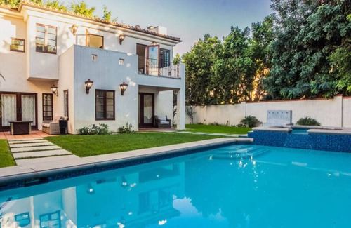 Hollywood Hills House | Spacious 5-bedroom house with WiFi, AC in fabulous Los Angeles