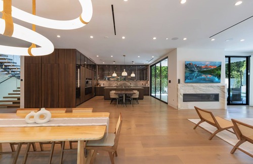 Beverly Grove House | Spacious 5-bedroom house in fabulous Los Angeles with WiFi, AC