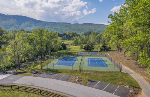 Mill Spring House | Spacious 5-bedroom Home on Golf Course in Mill Spring, NC