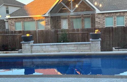 Pflugerville Other | Spacious 5-bedroom farmhouse in peaceful Pflugerville with AC, WiFi