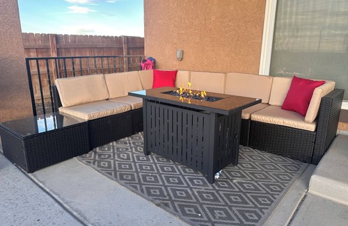 Pueblo West House | Spacious 5-bedroom house with AC and WiFi in pleasant Pueblo West