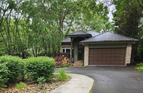 Royal Pines House | Spacious 5-bedroom house in South Asheville/Arden 4500sqft of fun, sleeps 10+