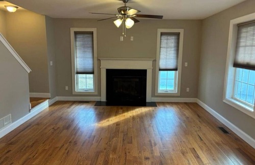Plantsville House | "Spacious 5-Bedroom Retreat for Families & Groups"