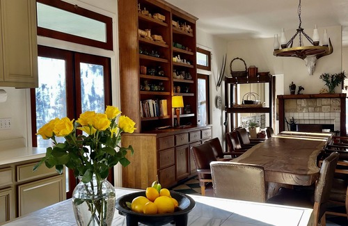 Three Rivers Cabin | Spacious 5-bedroom Lodge nestled at the Gateway to the Sequoias.