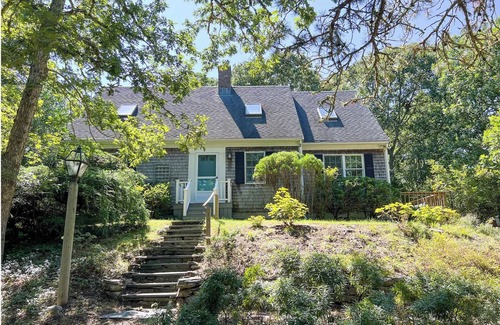 West Tisbury House | Spacious 5-bedroom secluded house in West Tisbury - Lambert Cove's Beach Pass