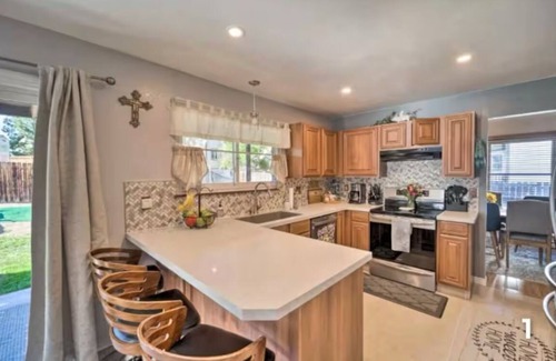 Lamar Heights Area House | Spacious 5-bedroom house with WiFi, AC in charming lake community in Westminster