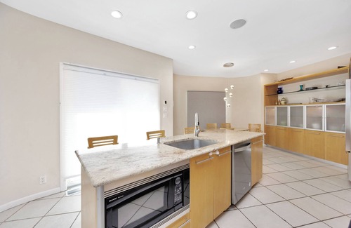 Lido Beach Villa | Spacious 5-bedroom villa with Private Beaches