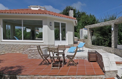 Alcobaca Villa | Spacious 5 Bedroom villa. Heated indoor pool. Unlimited WiFi. Cable TV.