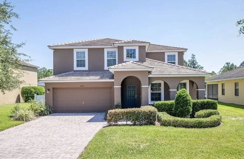 Calabria House | Spacious 5 Bedroom villa with private saltwater pool, huge 100 inch smart TV!
