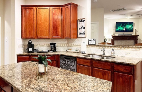 Allen House | Spacious 5 bedroom w/Game Room and Covered Patio