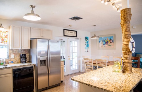 Walsingham House | Spacious 5 Bedrooms Close to Beach, Mall, Movies!