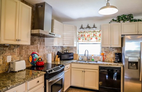 Walsingham House | Spacious 5 Bedrooms Close to Beach, Mall, Movies!